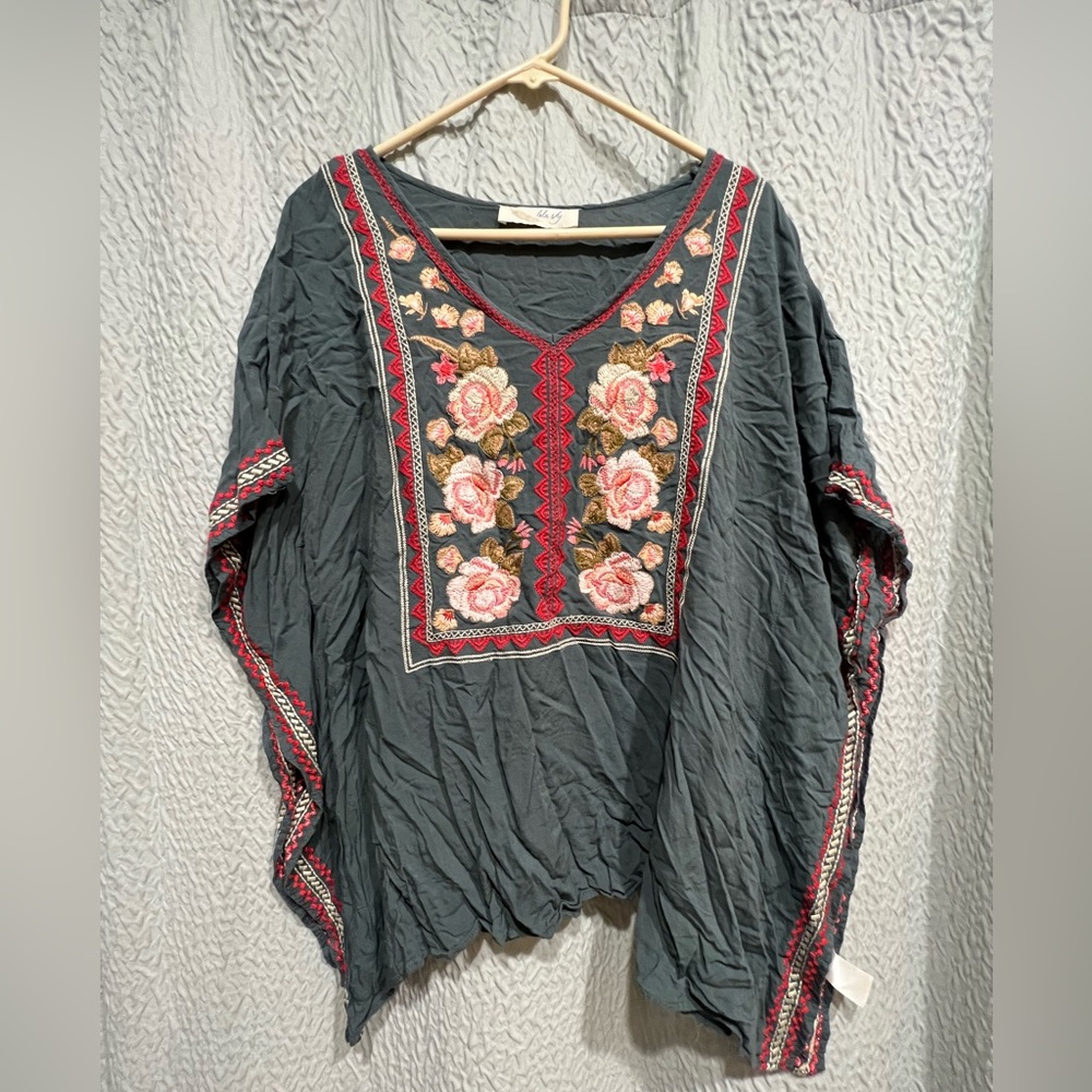 Lela Sky Women’s Size Large Tunic Poncho Flowy Boho Embroidered Shirt